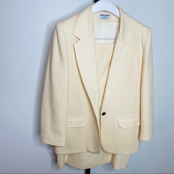 Great Vintage Cream 100% Wool Blazer & Skirt Suit - Picture 11 of 15